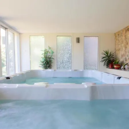 De Janis Et Piscine Le Vigan (Lot)