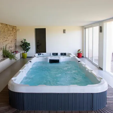 De Janis Et Piscine Le Vigan (Lot)